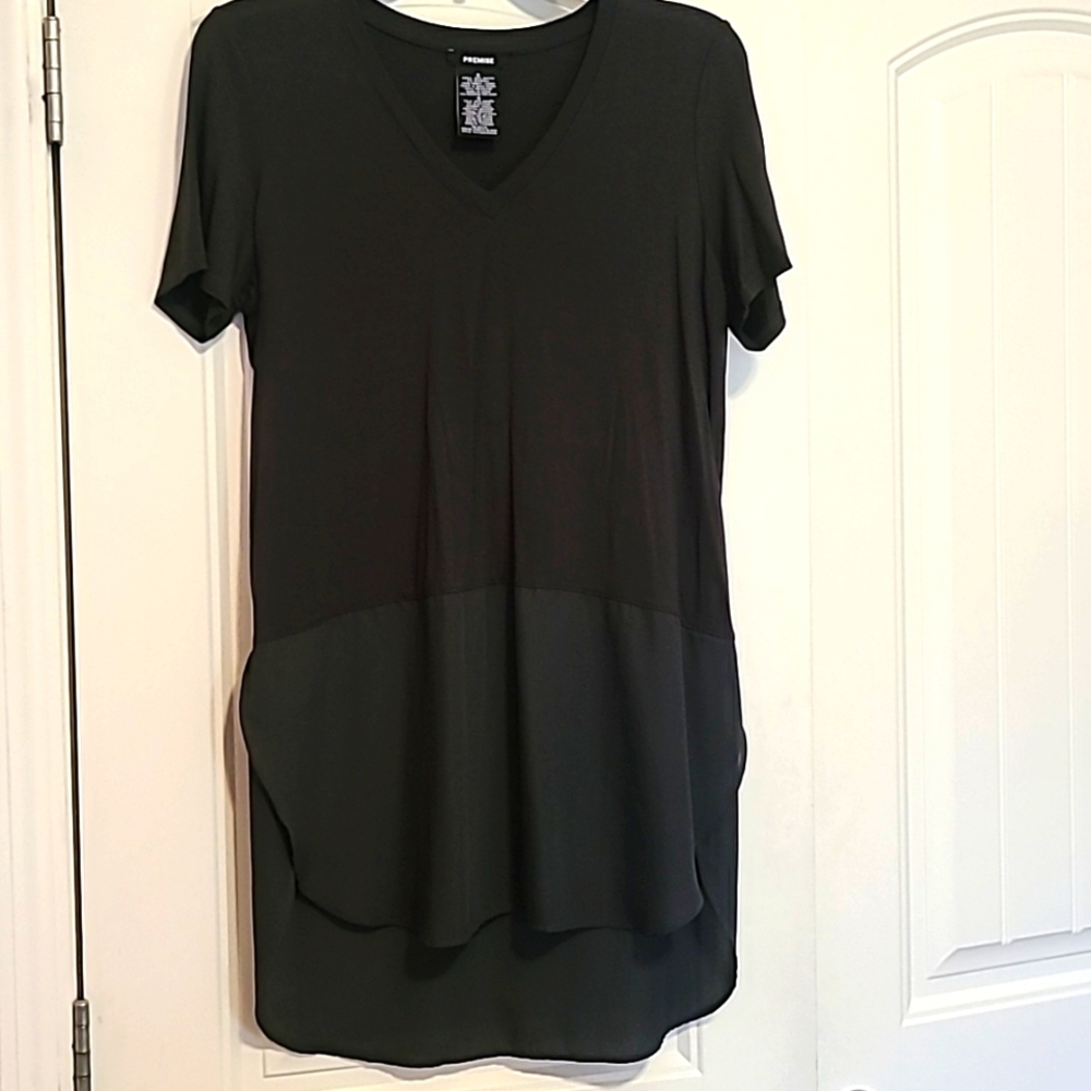 Premise pirate black short sleeves,small v-neck top.
